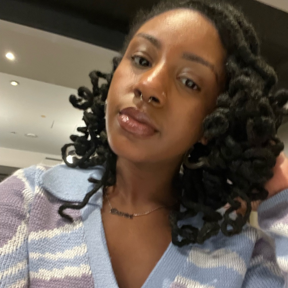 Meet your Posher, Ayanna